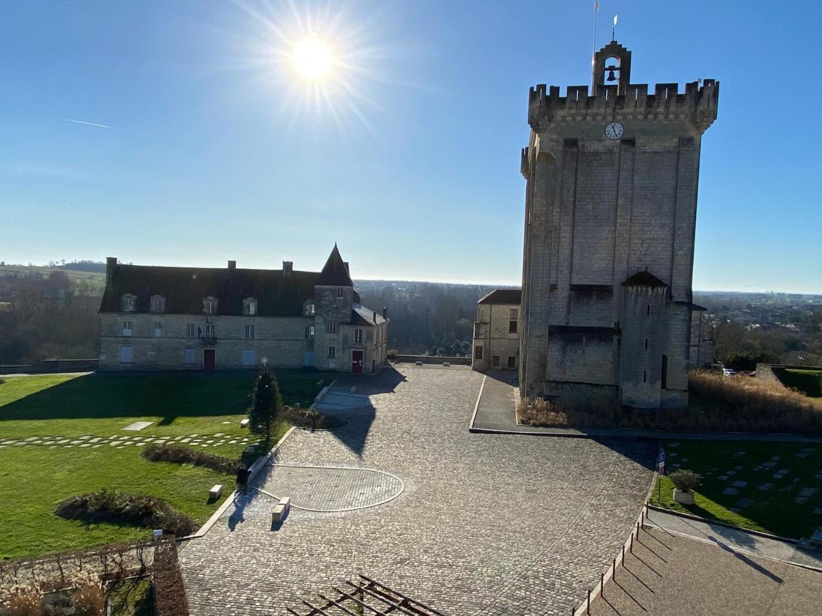 Appartement Face Au Donjon Pons Buitenkant foto